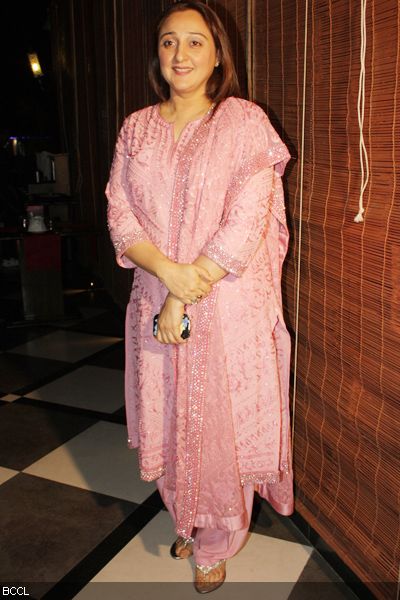 Shaheen looks pretty in pink number during Avinash Wadhawan's bash, held at La Patio, Andheri (W), Mumbai on January 31, 2013. (Pic: Viral Bhayani)