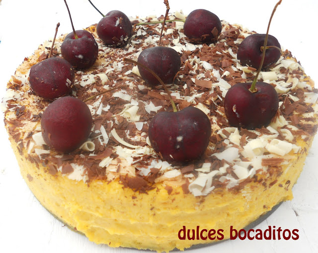 Tarta de obleas con crema pastelera, almendras y perfume de ron añejo en Tarta de obleas y chocolate (tarta huesitos)