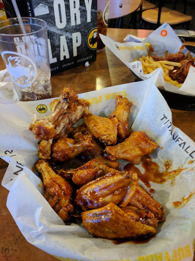 Chicken Wings Restaurant «Buffalo Wild Wings», reviews and photos, 1242 Vann Dr, Jackson, TN 38305, USA