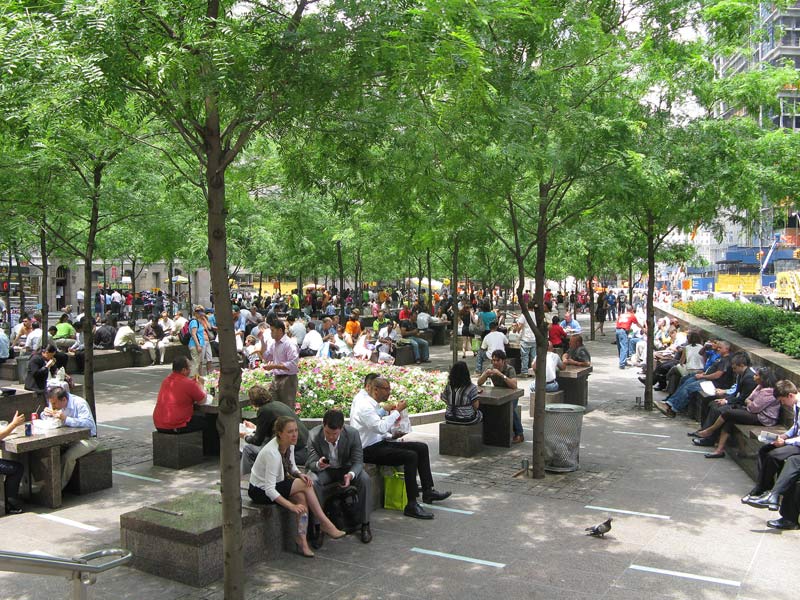 Бродвей, Нью-Йорк, США - 16 июня 2011 года lunch time