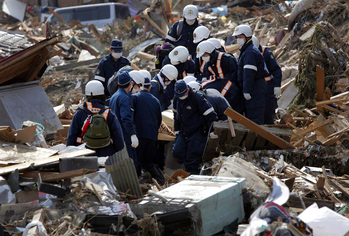 Фукусима сколько погибших. ЦУНАМИ В Японии в 2011. ЦУНАМИ Фукусима 2011. Фукусима землетрясение и ЦУНАМИ.