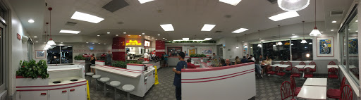 Hamburger Restaurant «In-N-Out Burger», reviews and photos, 2305 Compton Ave, Corona, CA 92881, USA