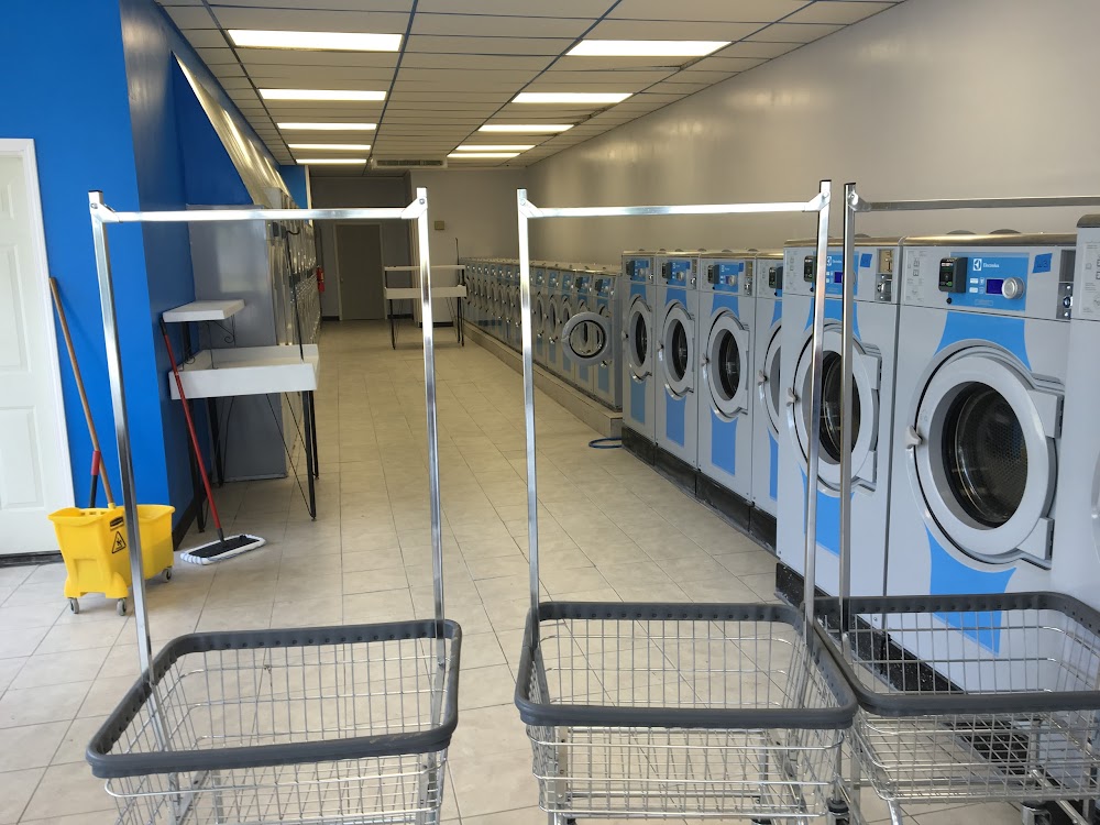 Laundry s. Minato's Laundromat. Car Spa Marietta Wash and Oil change Center, 2330 Windy Hill Rd se, Мариетта, ga 30067, USA.