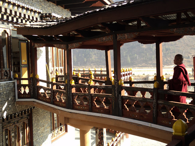 Ký sự chuyến hành hương Bhutan đầu xuân._Bodhgaya monk (Văn Thu gởi) DSC07010