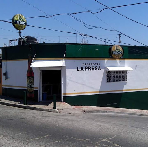Abarrotes La Presa, Blvd. Ignacio Allende 1654, Popular Valle Verde 2, 22819 Ensenada, B.C., México, Tienda de ultramarinos | BC