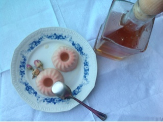 sciroppo di rosa...panna cotta alla rosa..