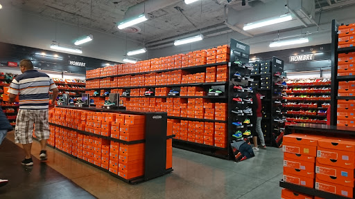 Nike Factory Store Morelia, Perif. Paseo de la República 5030, Jardines del Rincón, 58270 Morelia, Mich., México, Tienda de deportes | Morelia