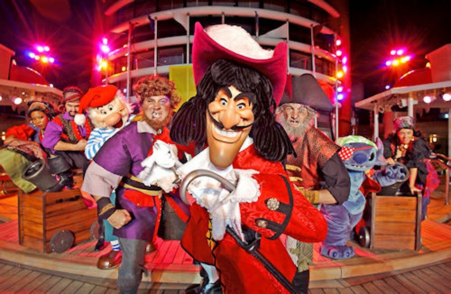 All Aboard! Aventures sur le Disney Magic en Méditerranée, Aout 2013 Pirate-deck-party