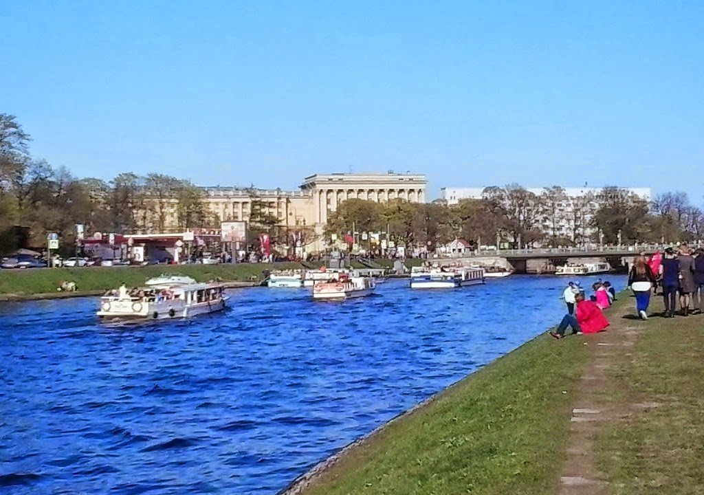 Санкт-Петербург. Экскурсии на теплоходе по рекам и каналам.