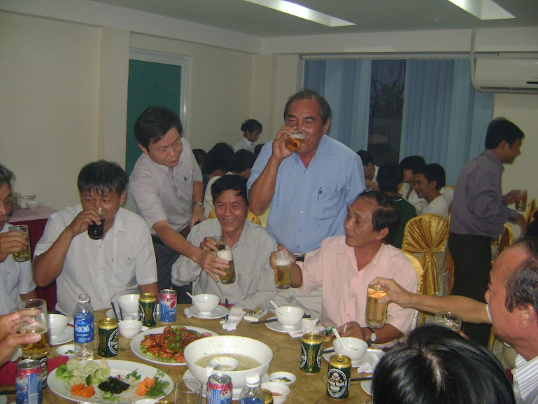Các anh chị Cựu HS khóa 77 - 78 - 79 tại đám cưới con trai anh Cảnh (77) và chị Lắm (79) DSC09252