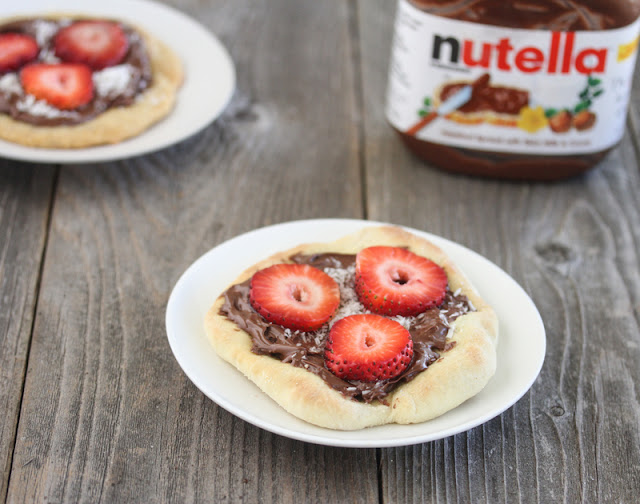 photo of a nutella pizza