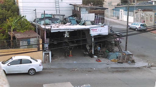 AUTO VIDRIOS EL GUERO, Calle Mazatlán 311, Soler, 22530 Tijuana, B.C., México, Servicio de reparación de parabrisas y pantallas | BC