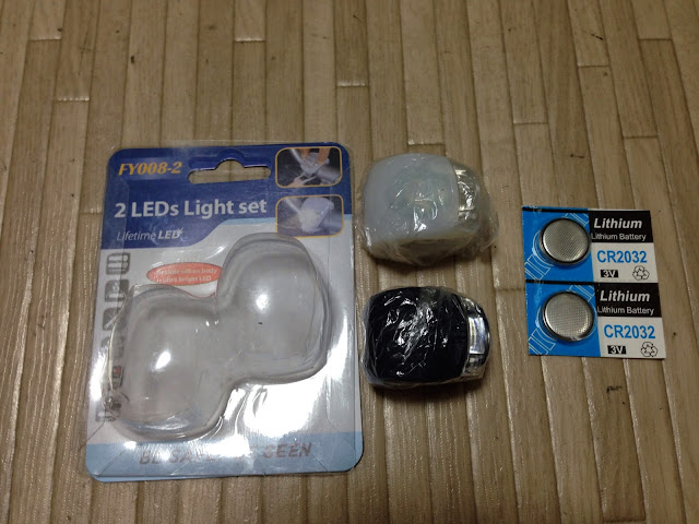 LEDライトの本体と付属品