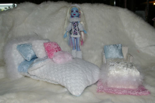 Monster High - Cama DIY