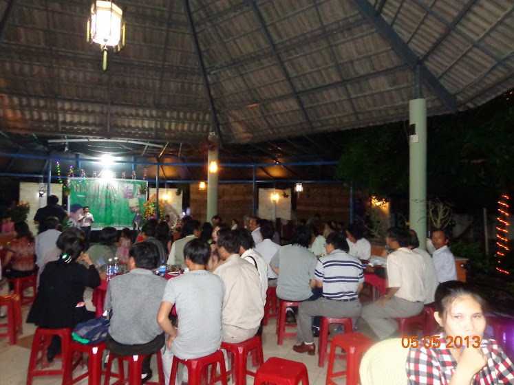 Thầy Hà: Vận động tổ chức Đêm thơ - nhạc “Huỳnh Vân Hà: Viên phấn trắng và Hoa cúc dại” DSC00518