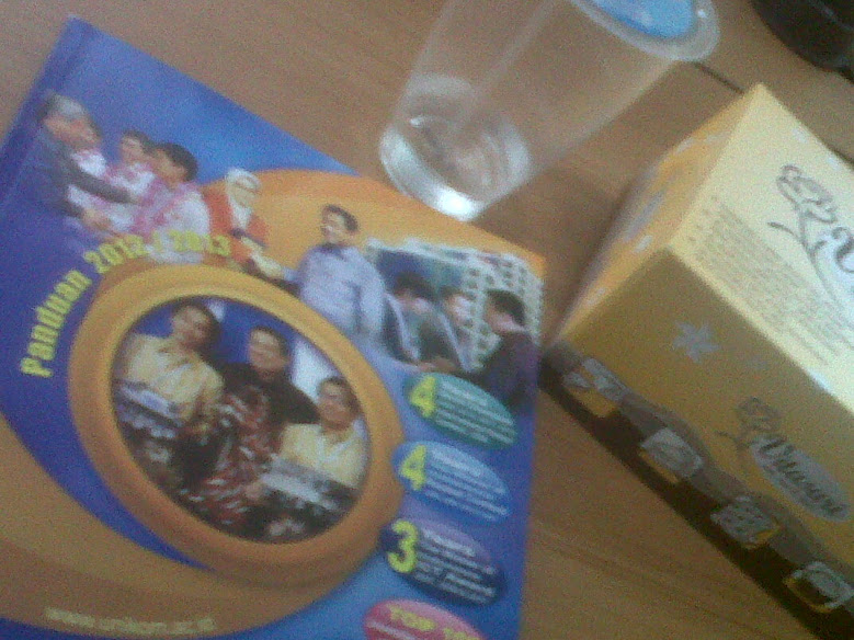 Breakfast Box dan Buku "Semua Tentang Unikom" Breakfast Box dan Buku "Semua Tentang Unikom"