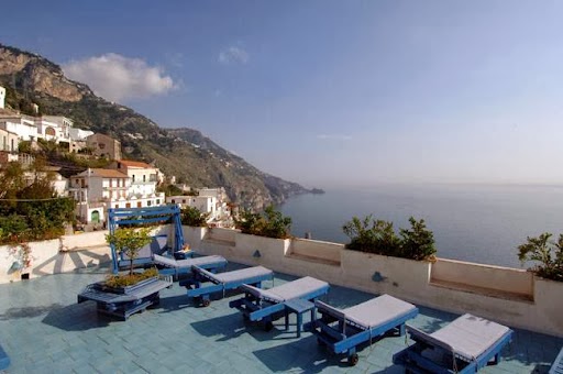 Holiday Hotel