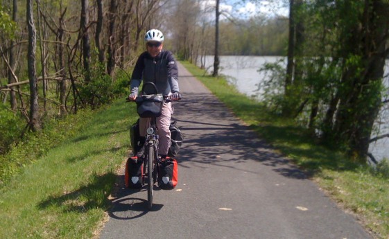 Chris on the Bike auf dem ehemaligen Bahndamm des Erie Canalway Trail