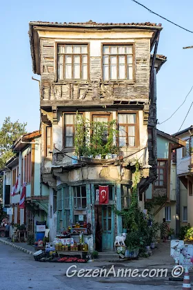 Bursa Trilye'de tarihi bir ev