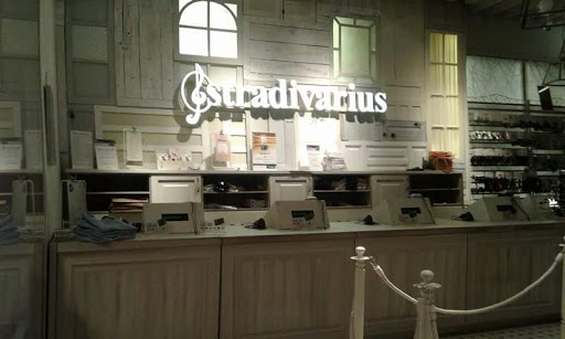 Stradivarius, Cto Centro Comercial 2251, Cd. Satélite, 53100 Naucalpan de Juárez, Méx., México, Tienda de ropa para mujeres | EDOMEX