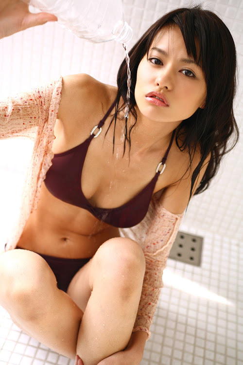 Yuriko Shiratori - sexy Japanese gravure idol and actress