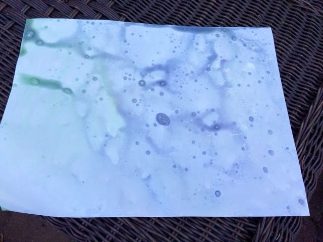 Combine science and art with this awesome experiment, and make some marbled milk paper with the finished product! It's magic! 