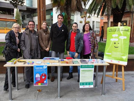 El Ayuntamiento de Getafe instala una mesa informativa para sensibilizar sobre la prevención del SIDA