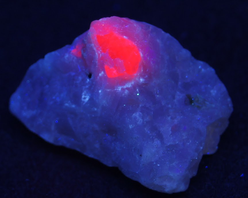 Colección de Minerales Fluorescentes - Página 3 Ruvi%252C+Pakistan%252CUV