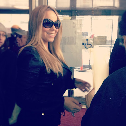 Mariah Carey Votes Obama Mariah Carey Casts Vote With Camera In Tow...Yes Diva!