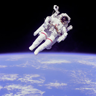 Curiosidades sobre los trajes espaciales. 600px-Astronaut-EVA