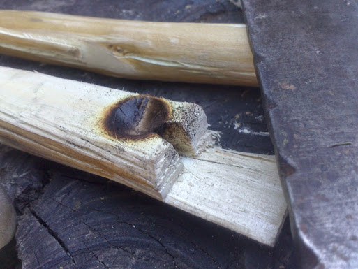Fuego por friccion con maderas de sauce 2014-04-19+14.29.11