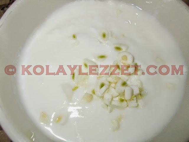 YOĞURT-SOSLU-KIYMALI-MAKARNA