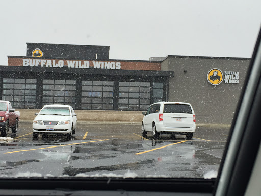 Chicken Wings Restaurant «Buffalo Wild Wings», reviews and photos, 3333 Court St, Pekin, IL 61554, USA