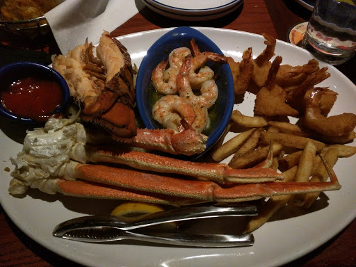 Seafood Restaurant «Red Lobster», reviews and photos, 6230 Grand Ave, Gurnee, IL 60031, USA