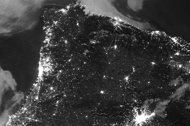 Imagen única: Europa fotografiada en modo visible nocturno por el satélite Suomi NPP