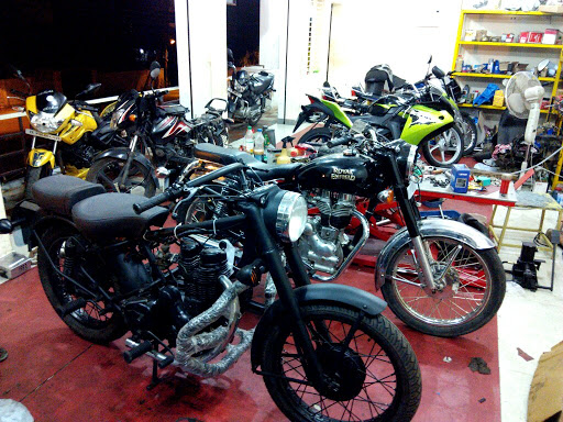 SN Motorcycles, No.23, Bharath Plaza (first floor), Revival Nagar, Ramalinganagar South Extension, Tiruchirappalli, Tamil Nadu 620017, India, Two_Wheeler_Repair_Shop, state TN