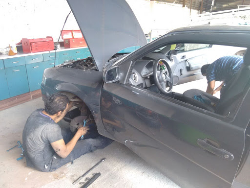 Taller mecánico Control Car, Pico Quemado 215, Lomas de Jerez, 37538 León, Gto., México, Mantenimiento y reparación de vehículos | GTO