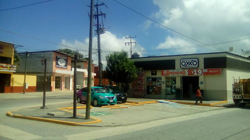 OXXO, 73080, 2 de Abril 179A, Col Centro, Xicotepec de Juárez, Pue., México, Tienda de ultramarinos | PUE