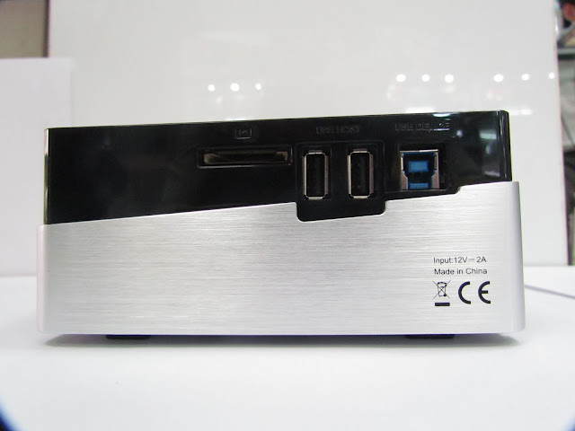 R7300%252520Plus%252520-%252520USB%252520v%2525C3%2525A0%252520The%252520Nho%2525202.JPG