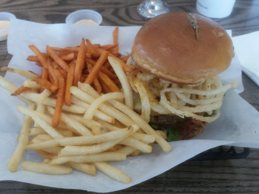Hamburger Restaurant «Burger 21», reviews and photos, 21305 Windmill Parc Dr #160, Sterling, VA 20166, USA