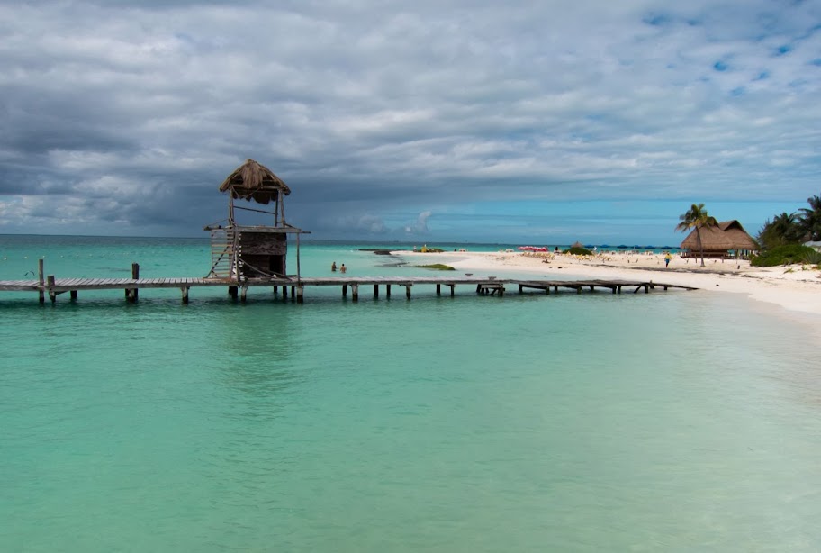 "А где в декабре лето? На Мальдивах, Сейшелах, в Доминикане, … и …."