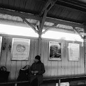 2014-04-05 南海電鉄高野線 学文路駅 高野線には大正時代開業当時の雰囲気が残ってる駅が多いのか、ここは駅舎の外側もすてきみたいね。