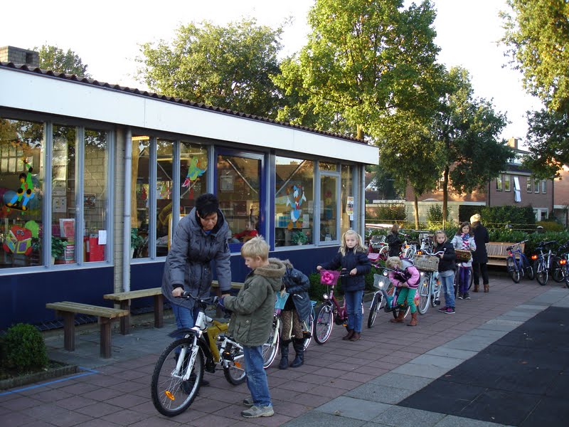 Jaarlijkse fietsenkeuring op de Goede Herderschool. - www.oldebroek.net