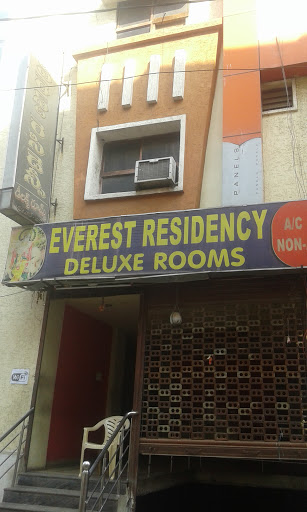 Hotel Everest Residency, 9-4-180, Rezimentel Bazaar,opp, , Station Road, Secunderabad, Telangana 500003, India, Lodge, state TS