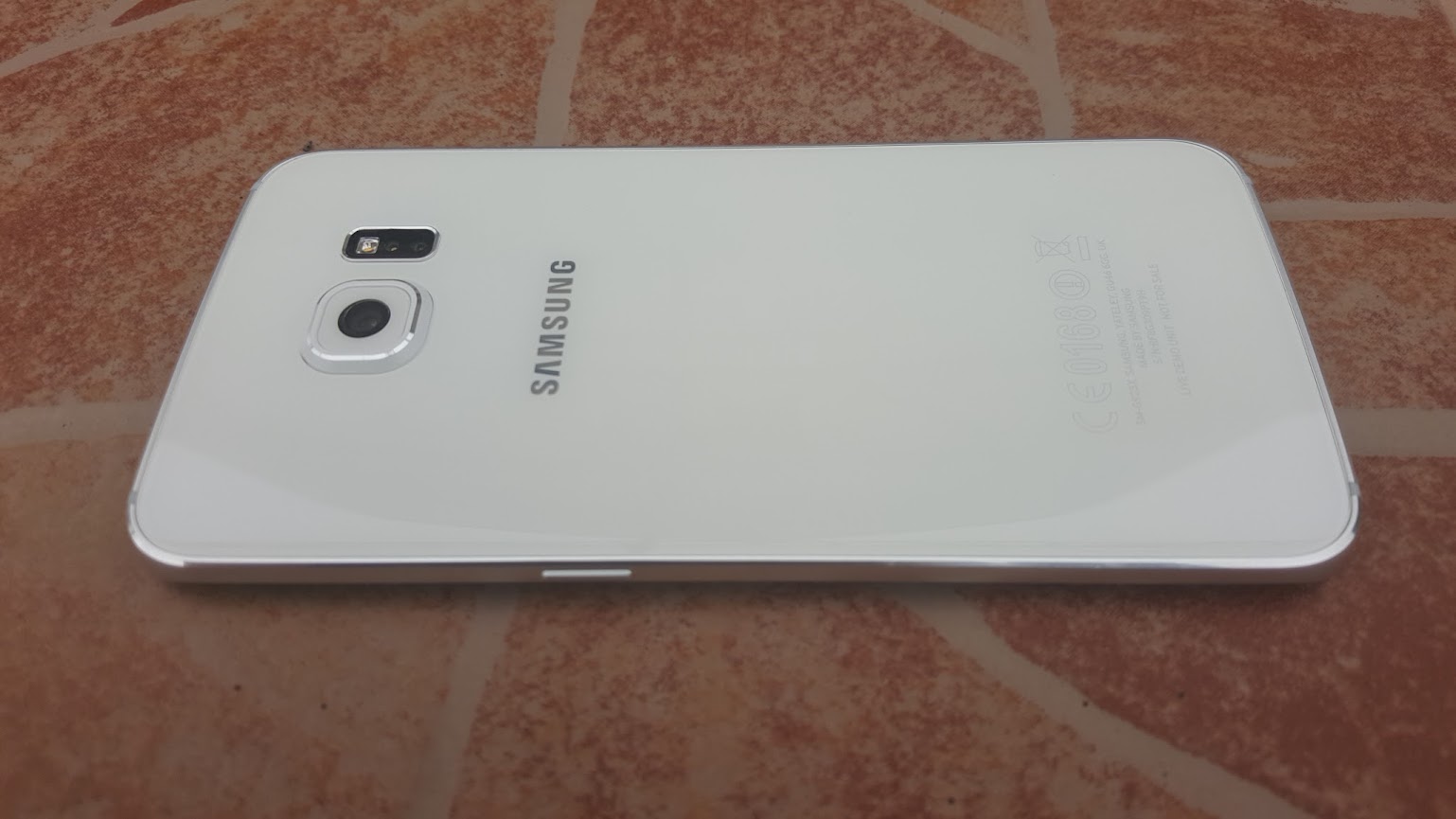 Samsung Galaxy S6 Edge teszt - teret hajlít! - Tech2.hu