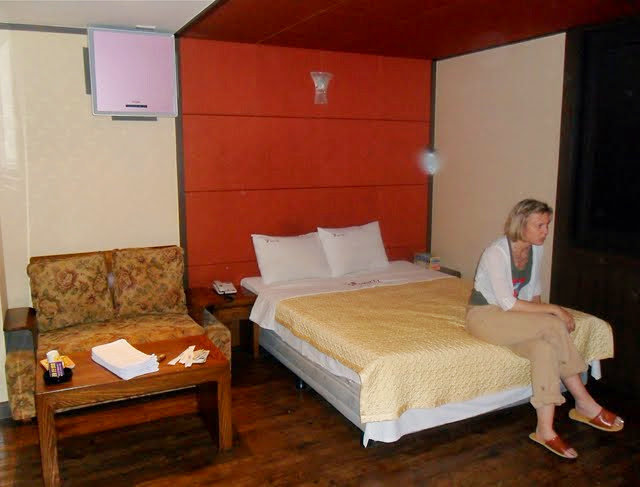 decent room in a korean love motel