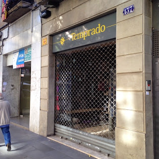 Local comercial en Barcelona con persiana bajada