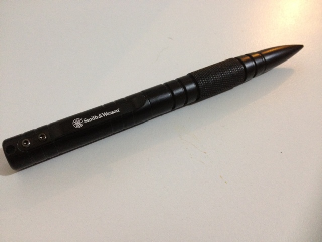 ApocalypseEquipped: Review: S&W Tactical Pen
