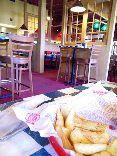 Hamburger Restaurant «Fuddruckers», reviews and photos, 2300 E Market St, York, PA 17402, USA