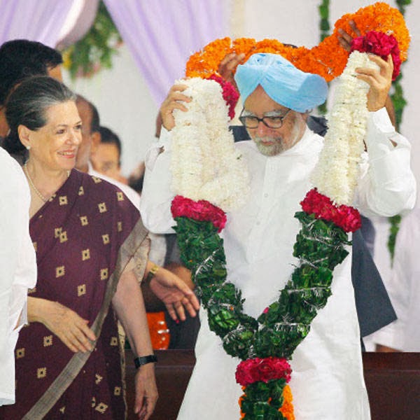 Sonia Gandhi and Prime Minister Manmohan Singh during Dussehra celebrations at Ram Lila Grounds in New Delhi on Sunday.